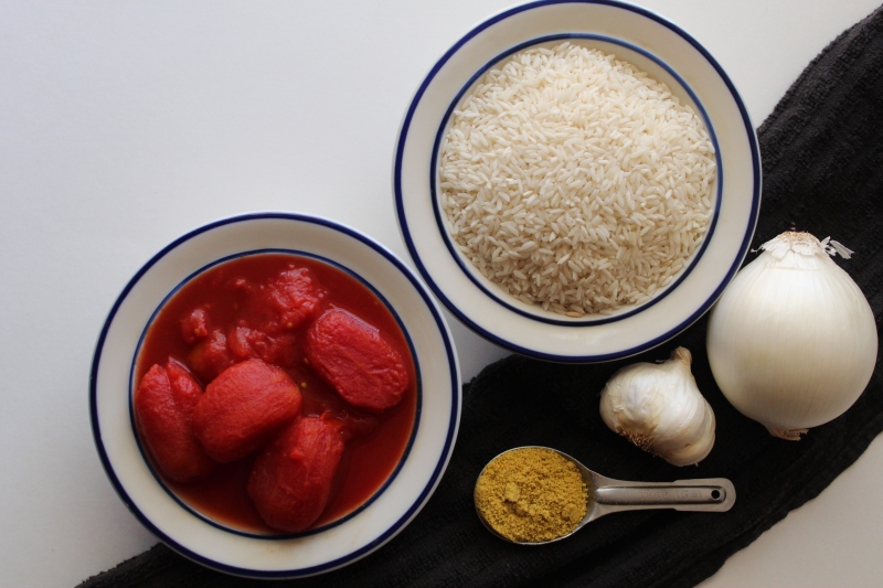Ingredients to make red rice